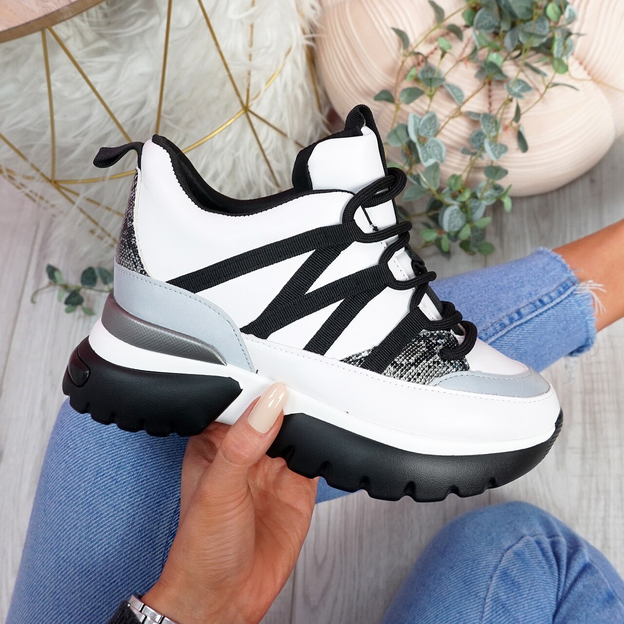 Autumn must have sneakers! - Cucu Fashion